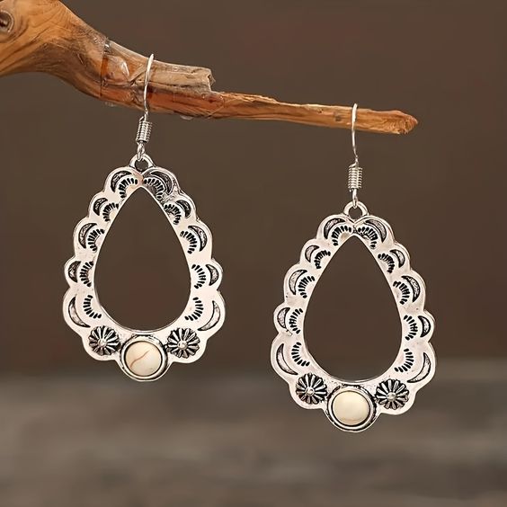 Aya | Vintage Drop Pearl Hollow Earrings