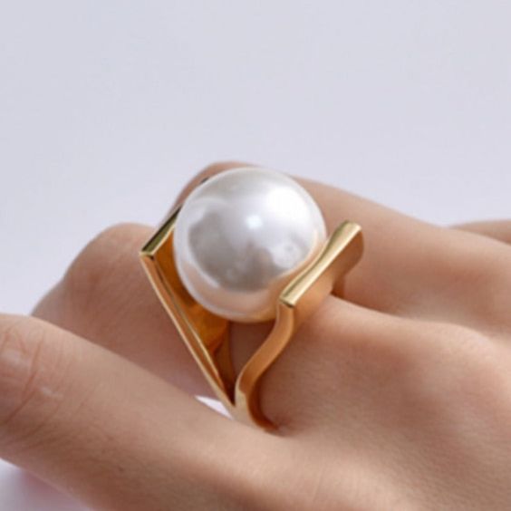 Hazel | Vintage Inlaid Pearl Golden Ring
