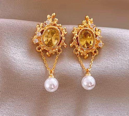 Della | Vintage Flower Ball Emerald Pearl Gold Earrings