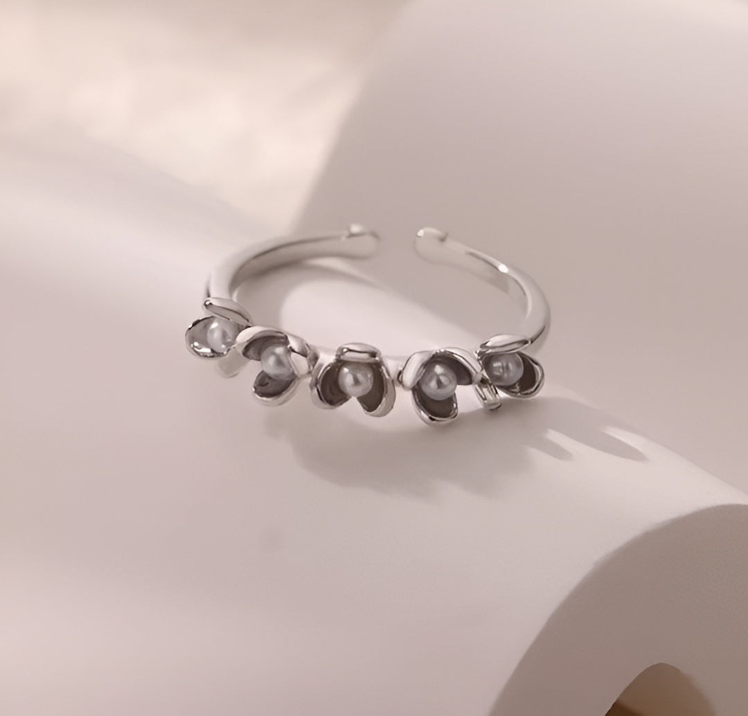 Shelby | Tiny Multi Pearl Flowers Silver Ring