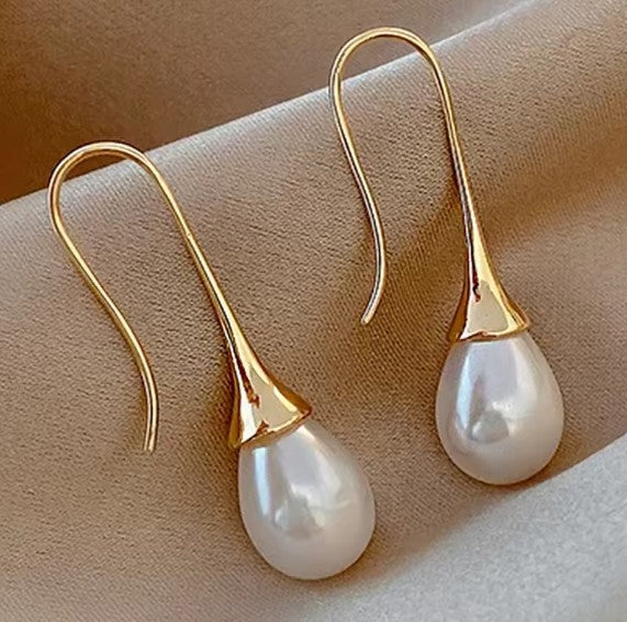 Andrea | Vintage Water Drop Pearl Earrings