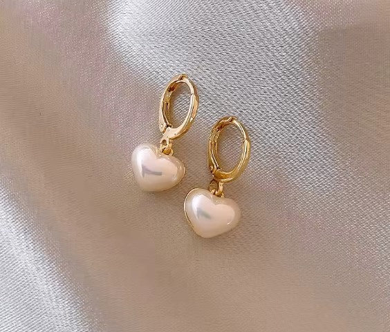 Livia | Classic Pearl Heart Earrings