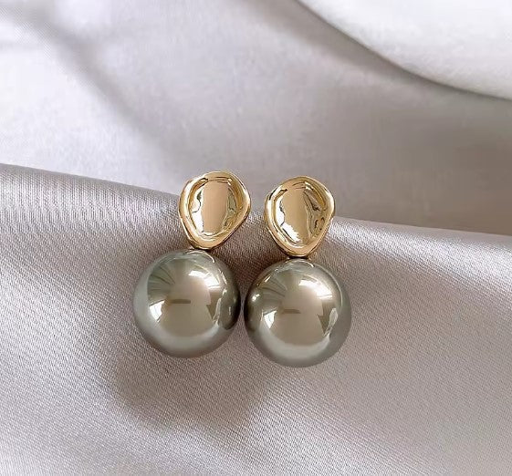 Berkley | Vintage Grey Pearl Earrings