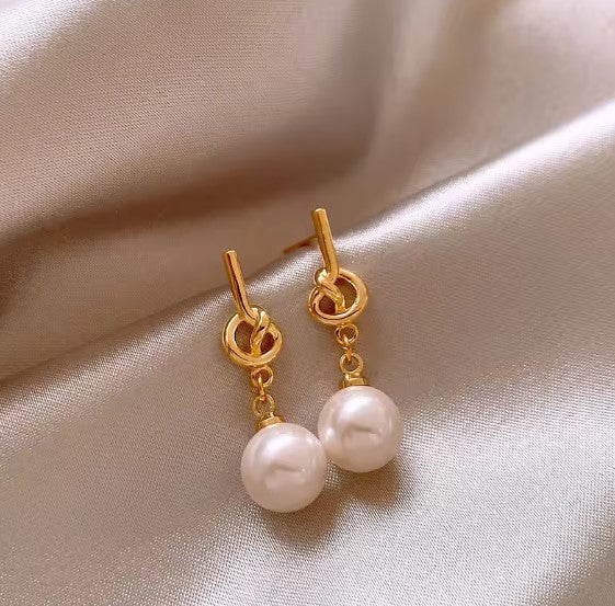 Marina | Classic Knot Shape White Pearl Earrings