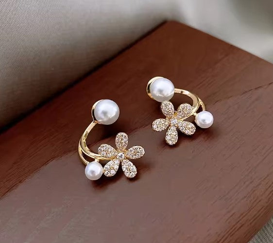 Lillie | Exquisite Inlaid Zircon Pearl Flower Earrings