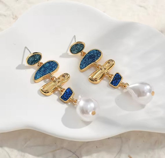 Estrella | Elegant Pearl Dangle Blue Earrings