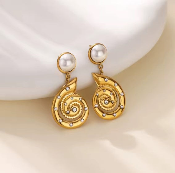 Frankie | Classic Pearl Gold Earrings