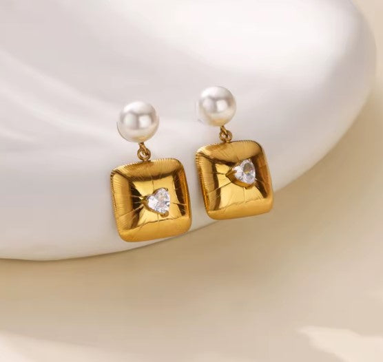 Ari | Vintage Pearl Heart Crystal Earrings