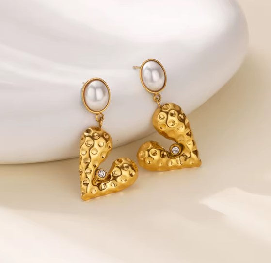 Kate | Classic Pearl Heart Earrings