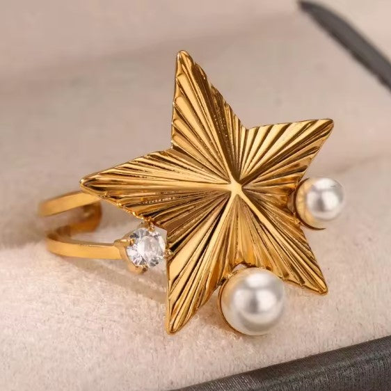 Faye | Vintage Pearl Star Gold Ring