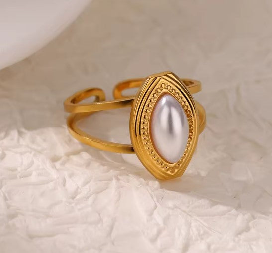 Amoura | Classic Pearl Opal Gold Ring