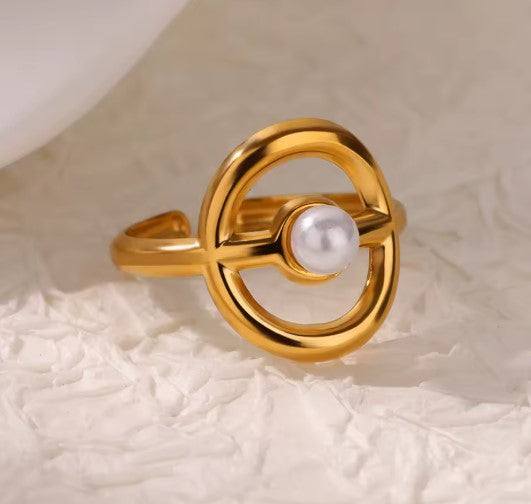 Lylah | Classic Pearl Gold Ring