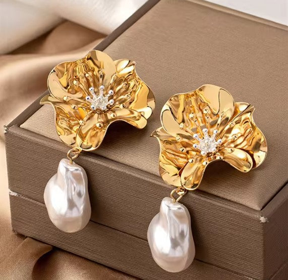 Jolie | Vintage Flower Pearl Earrings