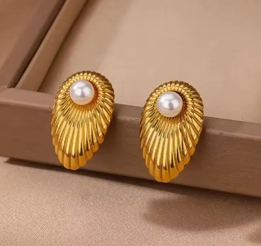 Journi | Pearl Shell Stud Gold Earrings