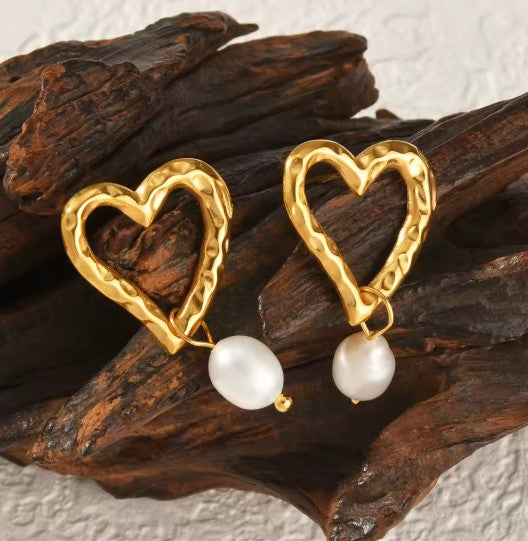 Jennifer | Vintage Pearl Heart Gold Earrings
