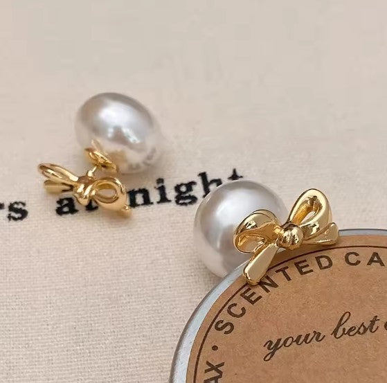 Tru | Classic Pearl Bowknot Stud Earrings