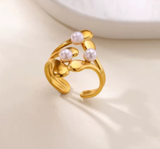 Alisson | Celeste Exquisite Pearl Gold Ring