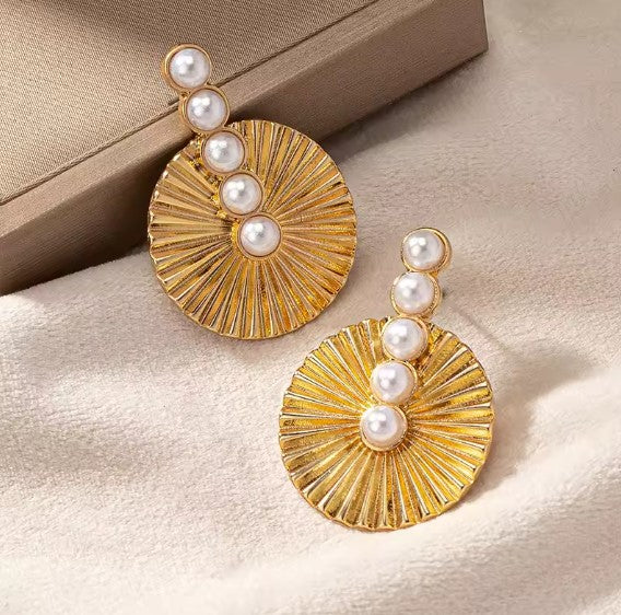 Reina | Classic Exquisite Pearl Stud Earrings