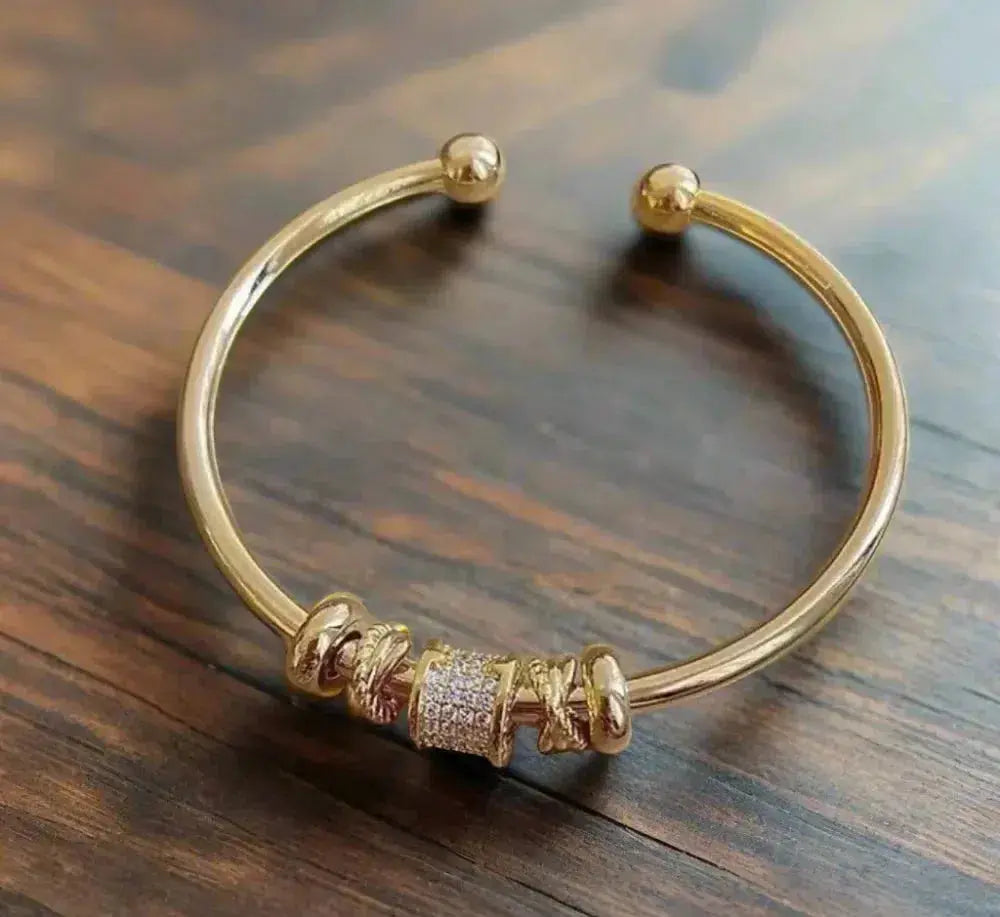 Felicity | Adjustable bracelet with golden charms