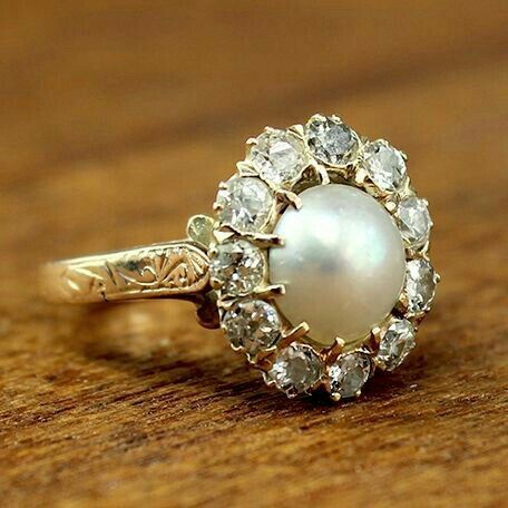 Lina | Vintage Bright Pearl Gold Ring