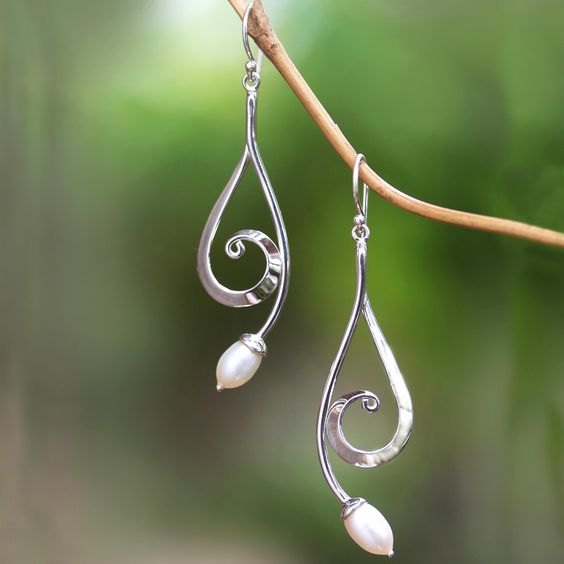Sofia | Vintage Dangling Spiral Pearl Silver Earrings