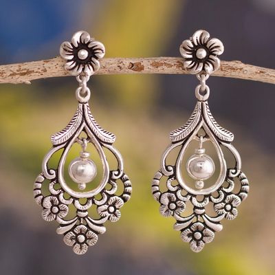 Jaliyah | Vintage Dangling Flower Pearl Earrings