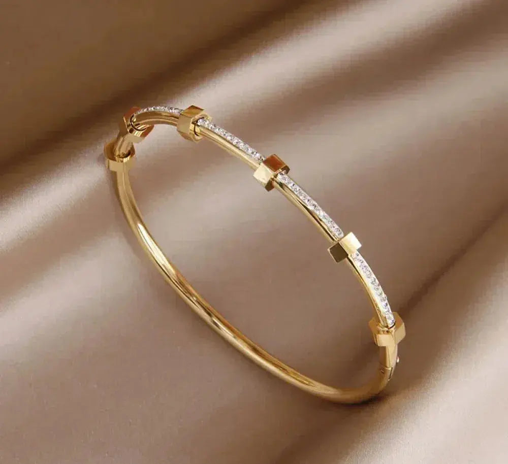 Bianca | Elegant bright golden bracelet