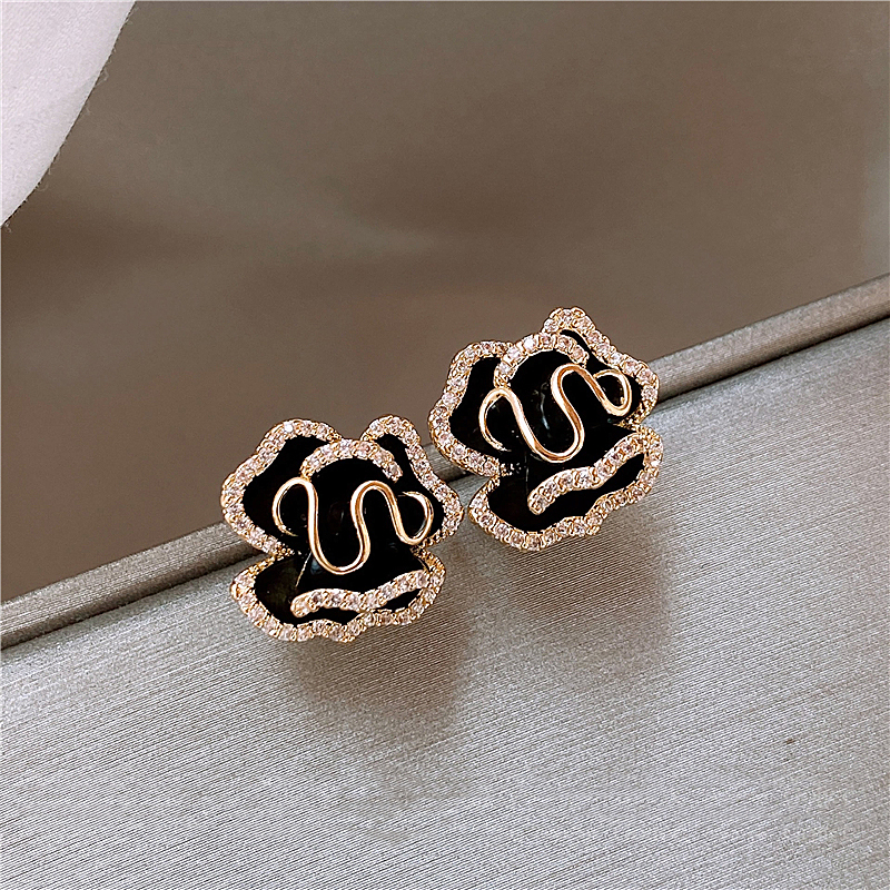 Arlette | Black Lotus Gold Earrings