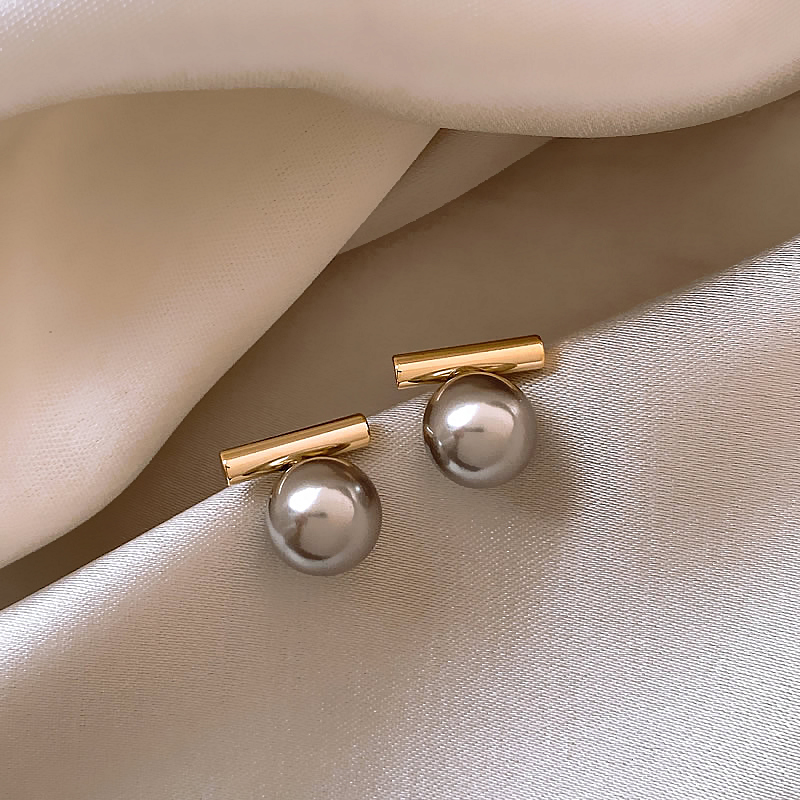 Charlie | Elegant Dark Pearl Earrings in Gold