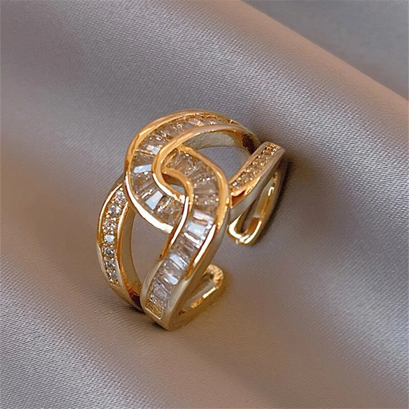 Emery | Knotted Elegant Ring