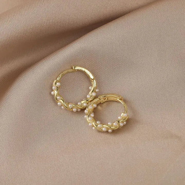 Luna | Elegant round pearl earrings with inlays