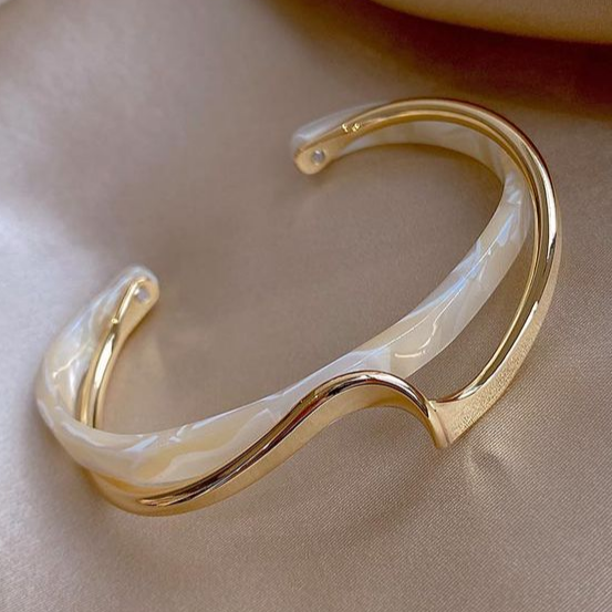 Hailey | Elegant Gold Opal Bracelet