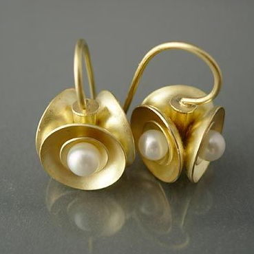 Piper | Vintage Golden Inlaid Pearl Blossom Earrings