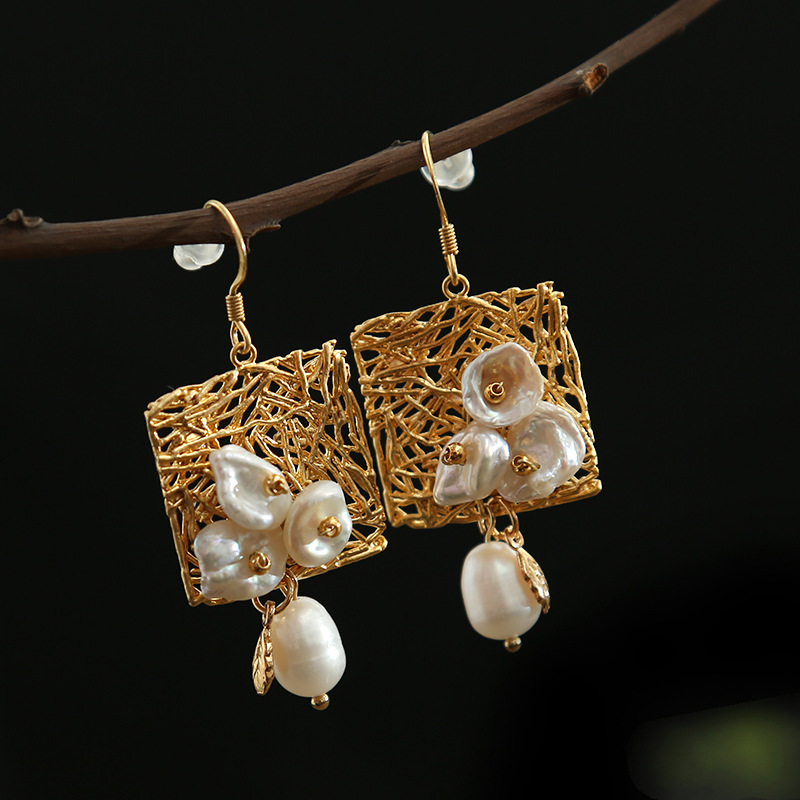 Anais | Vintage White Pearls and Flowers Earrings