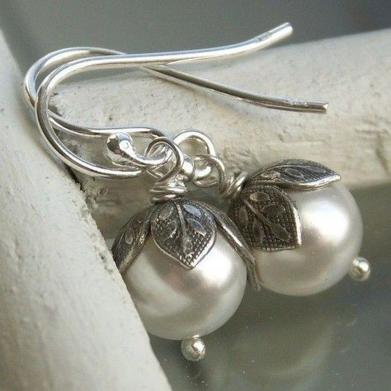 Kaylee | Vintage Pearl Flower Earrings