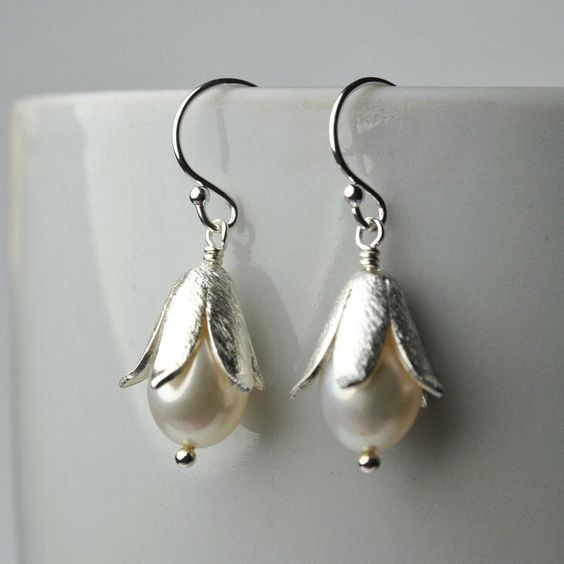 Aliya | Vintage Lotus Pearl Silver Earrings