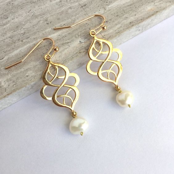 Mina | Vintage Spiral Gold Pearl Earrings