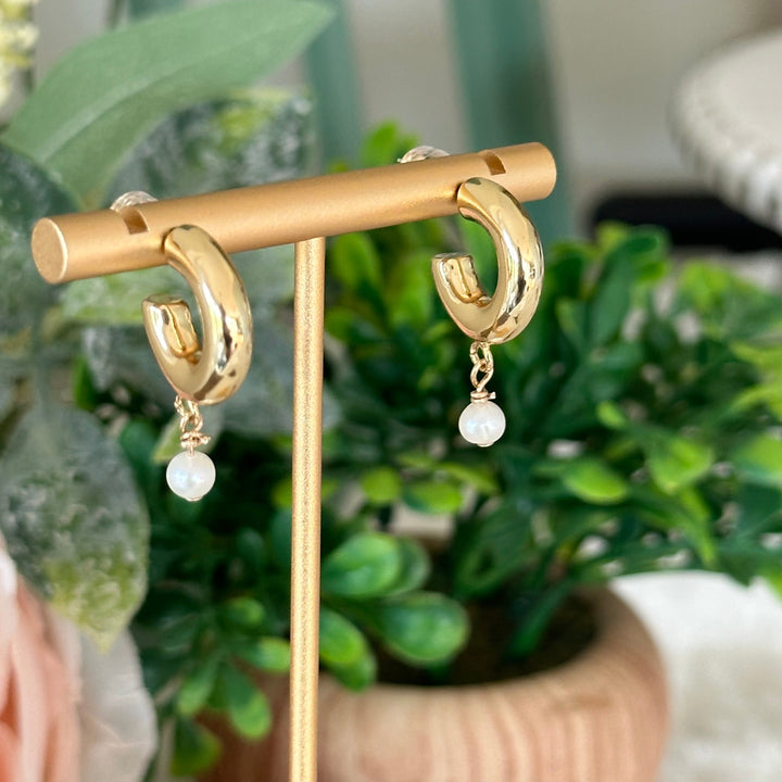 Lexi | Ileana Thick Hoop Pearl Earrring