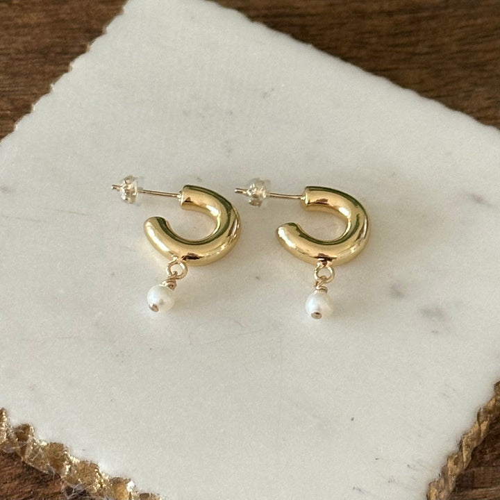 Lexi | Ileana Thick Hoop Pearl Earrring