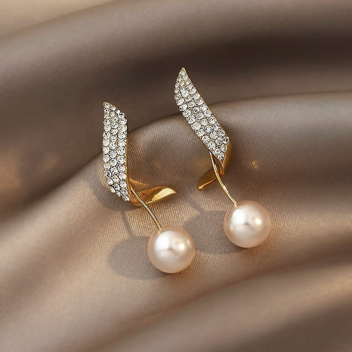 Victoria | Exclusive Gold Pearl Earrings