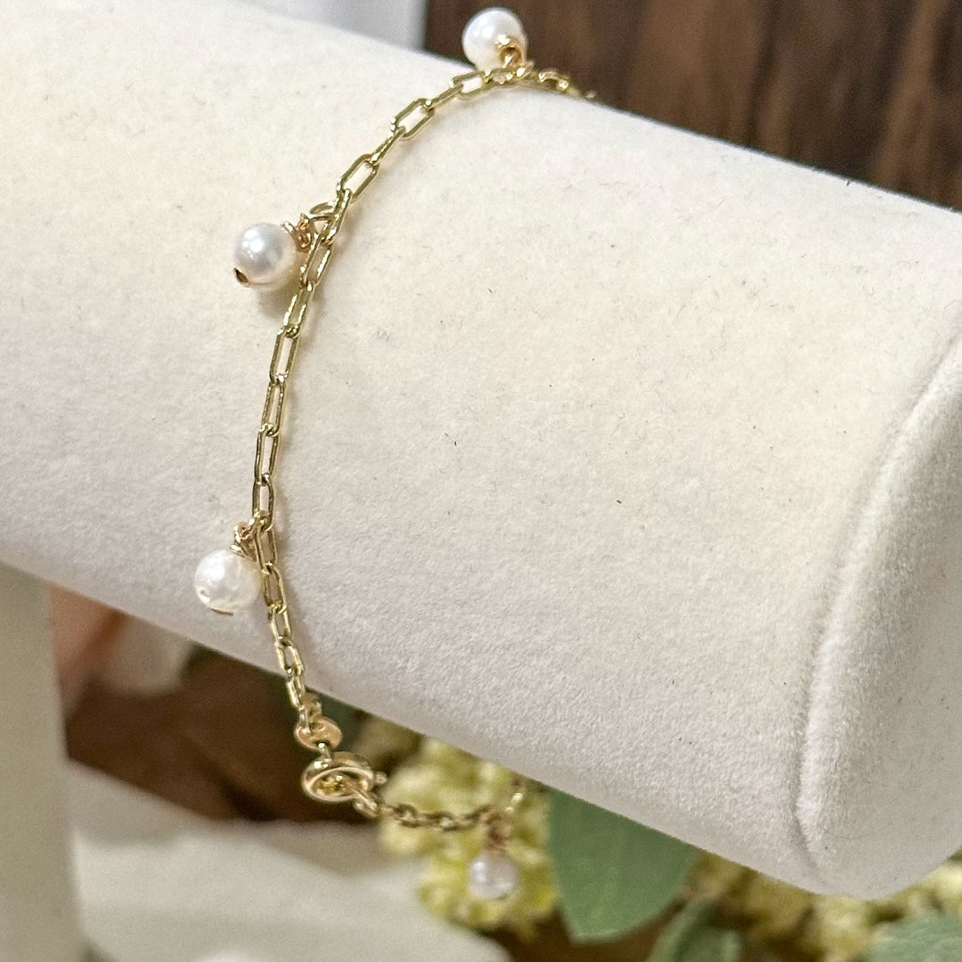 Iyla | Gina Mini Pearl Charm Bracelet