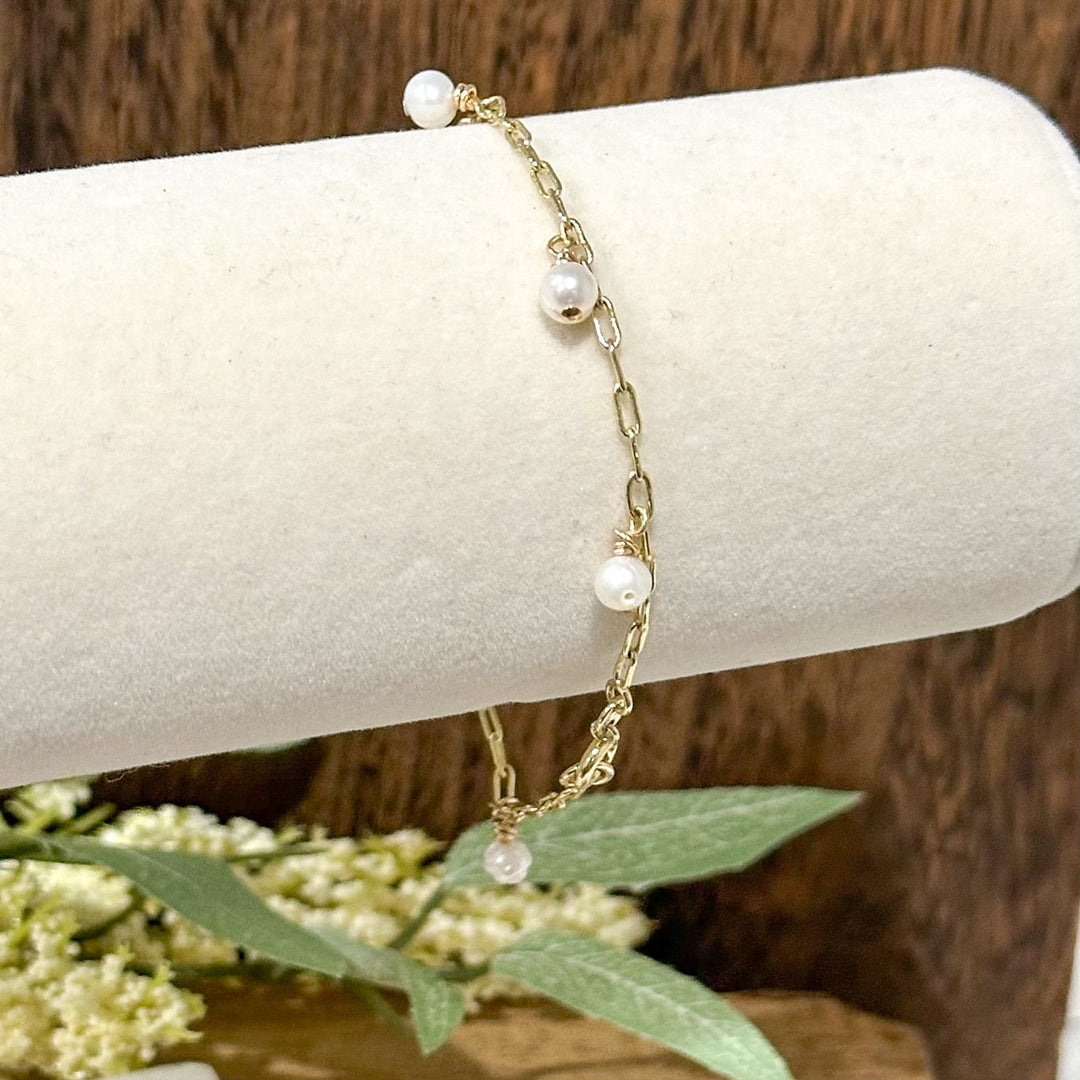 Iyla | Gina Mini Pearl Charm Bracelet