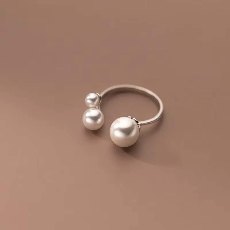 Coralie | Triple Freshwater Pearl Ring