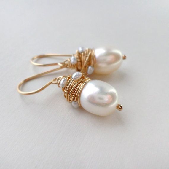 Phoebe | Vintage Pearl Golden Threads Earrings