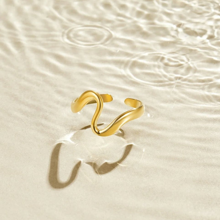 Poppy | Gold Wave Ring