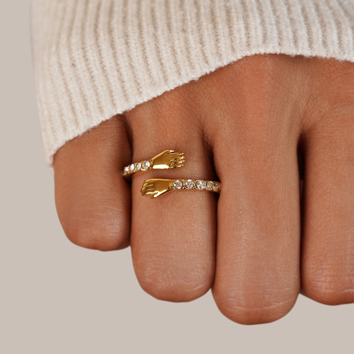 Isla | Hug Me Forever Gold Ring