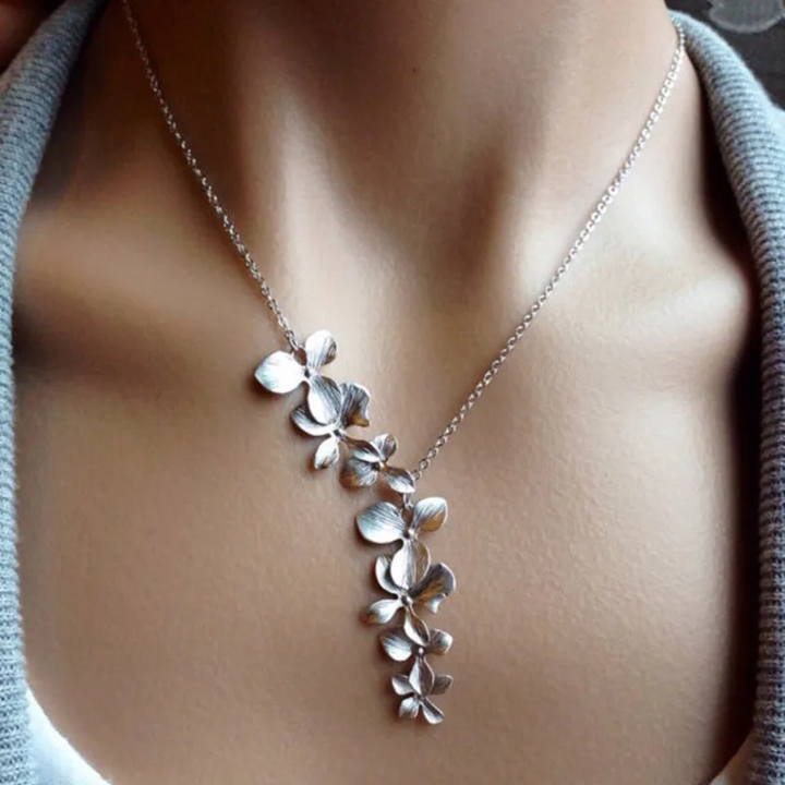 Sadie | Vintage Floral Silver Necklace