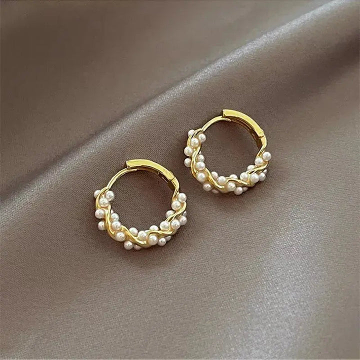 Luna | Elegant round pearl earrings with inlays