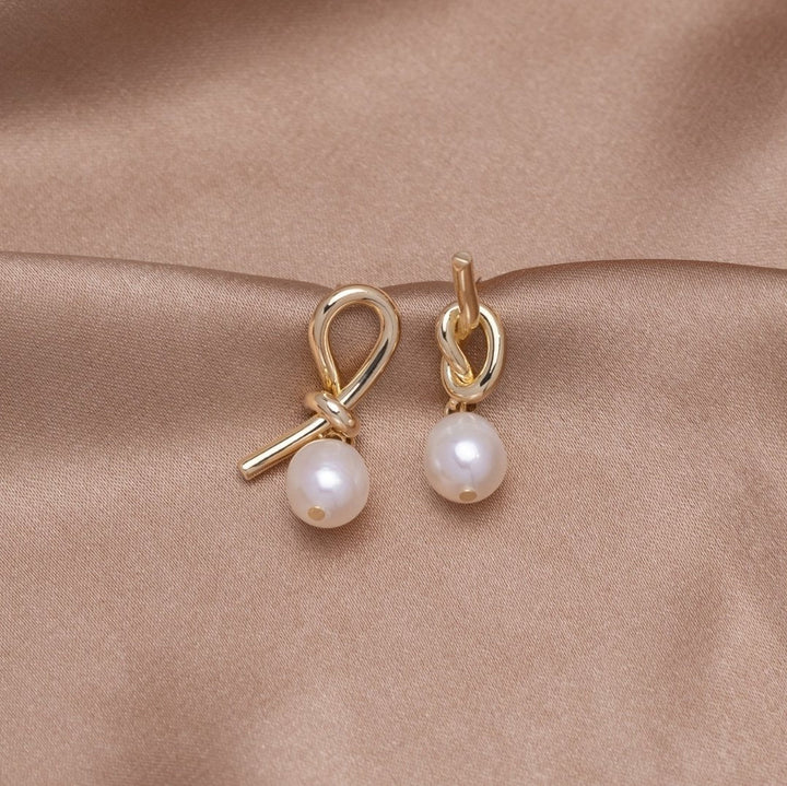 Elaine | Knotted Gold & Freshwater Pearl Earrings