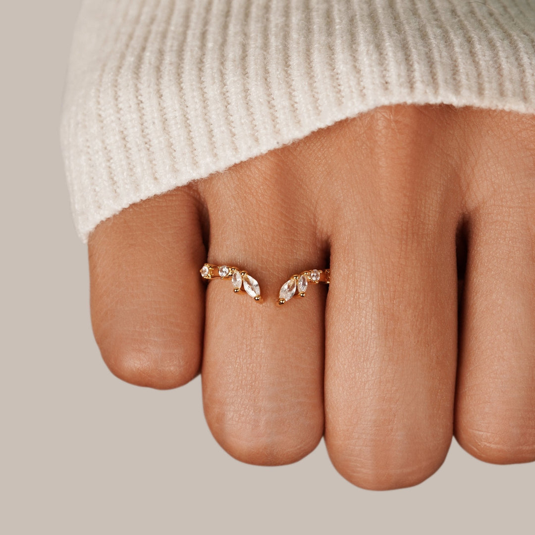 Londyn | Peace - Crystal Gold Vine Ring